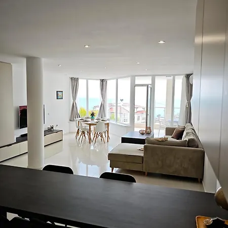 Blue Horizon Apartment